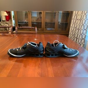 Size 10 Ladies Inov 8 or men’s 8.5. No marks or dirt, only worn inside the gym.